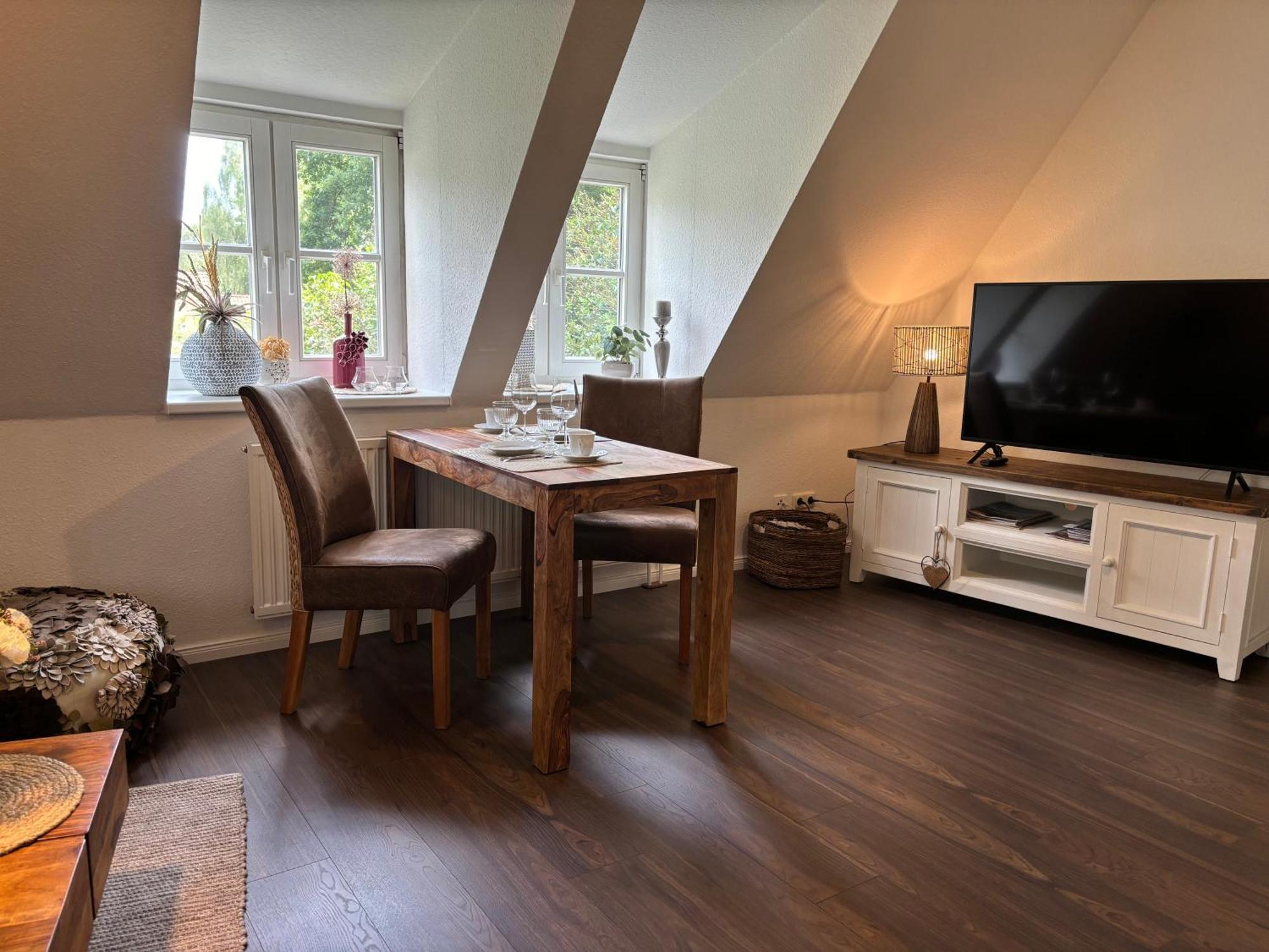 4 Wunderschoene Ferienwohnungen Im Kavaliershaus Schwerin  Bagian luar foto