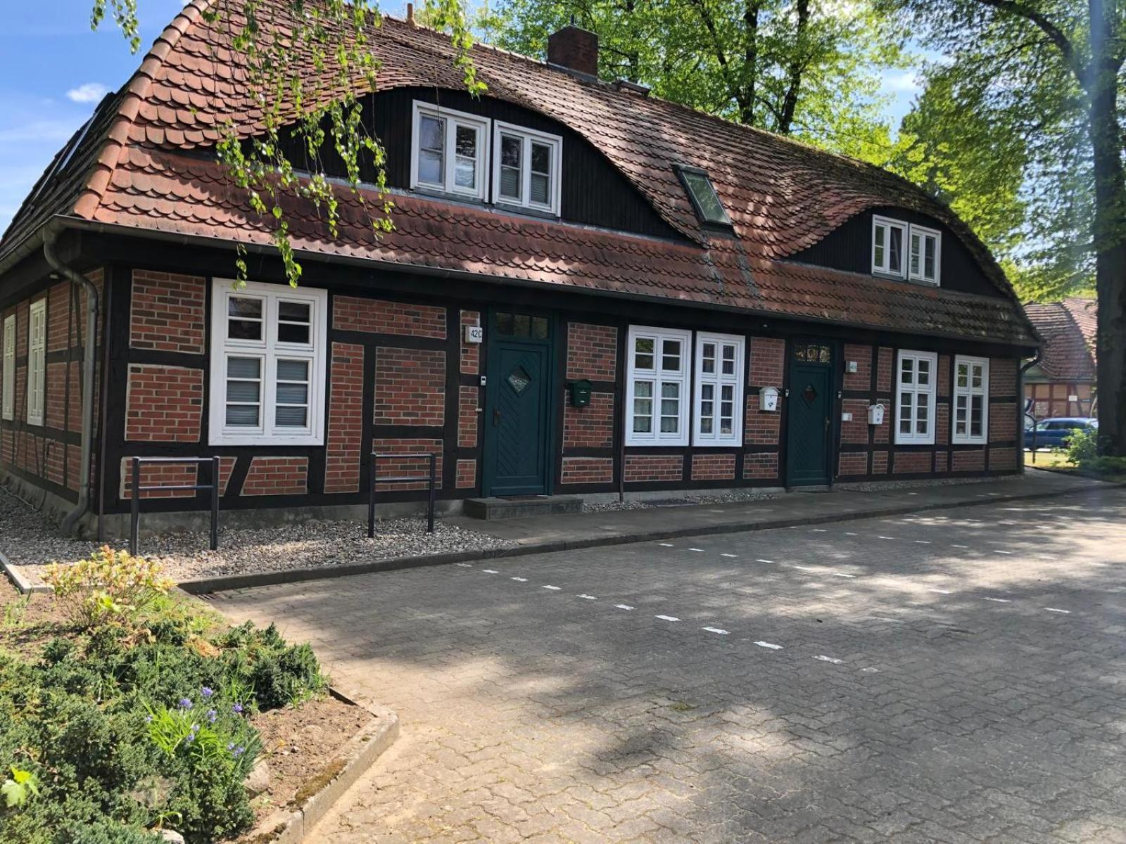 4 Wunderschoene Ferienwohnungen Im Kavaliershaus Schwerin  Bagian luar foto